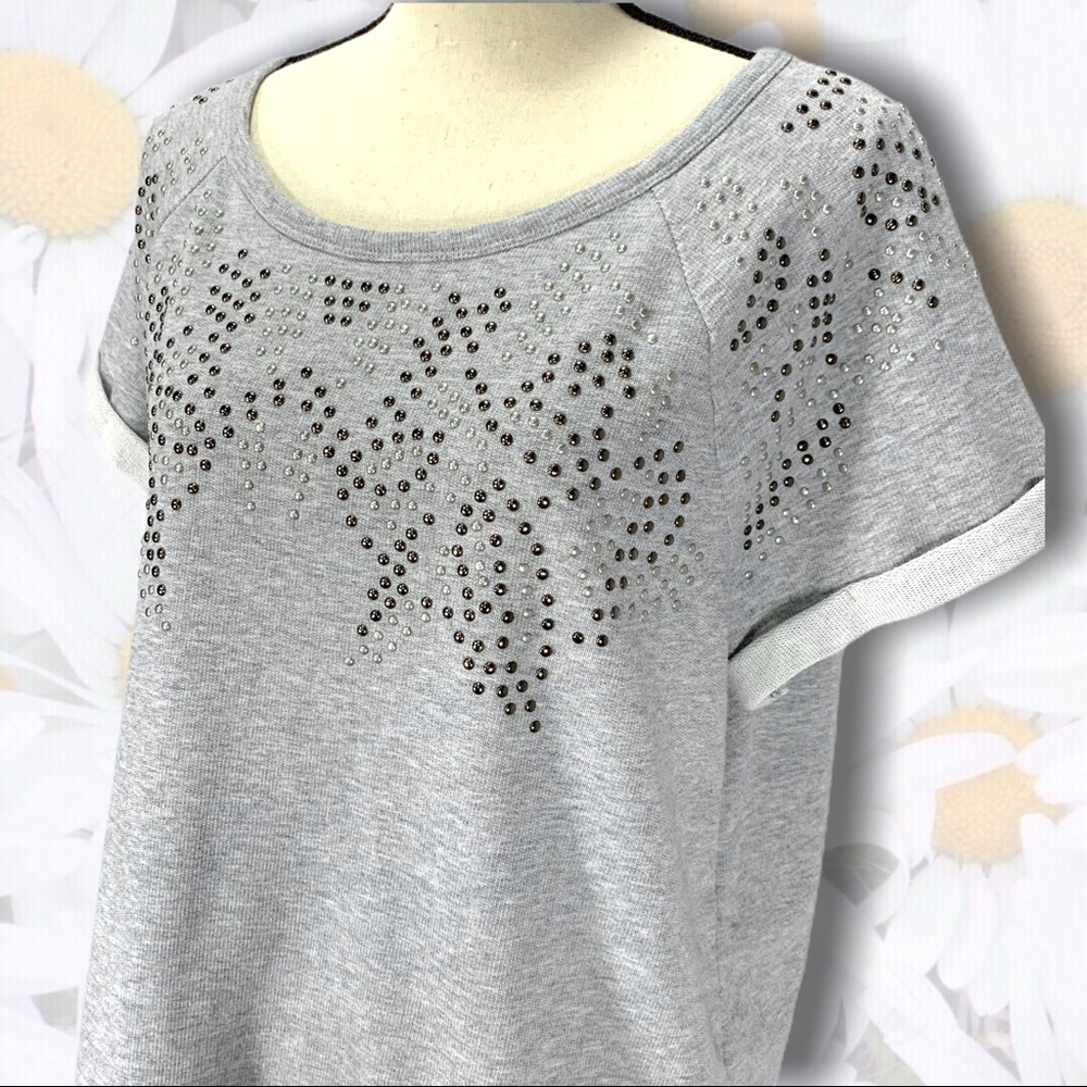 3/$10🙌 Studded Gray Short Sleeve Sweatshirt XL